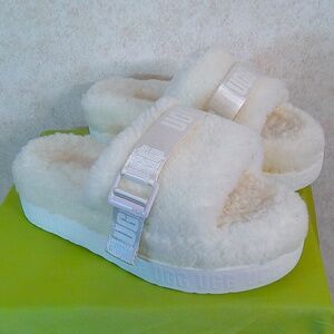 NWOT UGG AU Fluffita Platform Slides Ivory/White Curly Shearling Sz US9.EU40 WOB